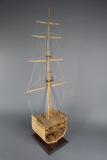 Maquette d’une coupe transversale de la coque d’un voilier au maître-bau. Vue générale