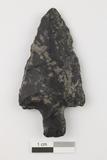 Pointe triangulaire à pédoncule étroit. Face A