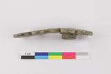 Fragment de plaque de couche de fusil. Profil