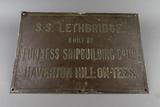 Plaque de construction de la barge S.S. Lethbridge. Vue avant