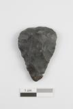 Grattoir bifacial triangulaire. Face A