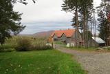 Vue de la grange-étable vers le mont Brome