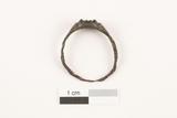 Bague. Côté A