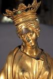 Statue (Vierge dorée). Vue de détail
