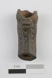 Fragment de pipe à effigie. Dessus