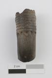 Fragment de pipe à effigie. Dessous
