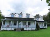 3510, rang Saint-Charles. Vue avant