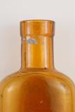 Bouteille à médicament. Détail du goulot