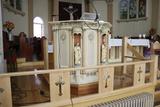 Ambon, table de communion et autels latéraux