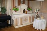 Ambon, table de communion et autels latéraux