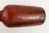 Bouteille à bouillon de boeuf. Détail de l'inscription «CORDIAL»