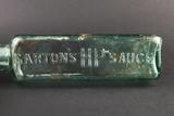 Bouteille à sauce HP. Détail de l'inscription sur le corps