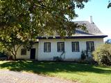 Maison de Saint-Hubert. Vue frontale de la façade arrière