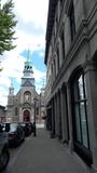 Maison Jane-Tate. Vue rasante vers la chapelle Notre-Dame-de-Bon-Secours