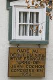 Maison Pierre-Thibault. Fenêtre et plaque
