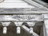 Calvaire du Cordon. détails ornementaux en façade principale
