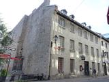 Maison Elizabeth-Mittleberger-Platt. Vue de l'intersection de la rue Saint-Paul Ouest et du boulevard Saint-Laurent