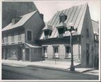 Maison François-Jacquet-Dit-Langevin. Quartier Vieux-Québec - Rue Saint-Louis angle des Jardins - Vue rapprochée des résidences aux numéros 34 et 36, 1920, Edgar Gariépy