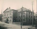 Quartier Vieux-Québec - Rue Saint-Stanislas angle Dauphine - Morrin College - Vue éloignée de la façade et du profil droit, 1930, T. Lebel, Collection initiale, P600,S6,D1,P375, (Tiré de www.banq.qc.ca)