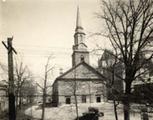 Cathédrale Holy Trinity. Quartier Vieux-Québec - Rue des Jardins - Cathédrale Anglicane - Vue en plongée de la façade et du profil gauche rue Sainte-Anne, 1930, T. Lebel