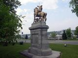 Socle de la Statue-Équestre-de-Saint-Georges. Vue arrière