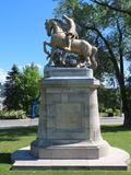 Socle de la Statue-Équestre-de-Saint-Georges. Vue arrière