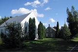 Ensemble religieux de Saint-Paul-d'Abbotsford. Vue générale avec la salle paroissiale Saint-Paul au premier plan