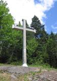 Croix lumineuse de Sainte-Brigitte-de-Laval. Vue avant