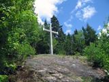 Croix lumineuse de Sainte-Brigitte-de-Laval. Vue avant
