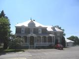 Presbytère de Sainte-Anne-des-Plaines. Vue avant