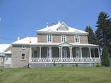 Presbytère de Sainte-Anne-des-Plaines. Vue arrière