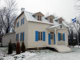 Maison Félix-Leclerc. Vue d'angle de la façade principale et façade latérale gauche