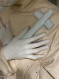 Sculpture (Saint Jean de Brébeuf). Vue de détail - mains