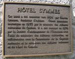 Plaque de l'hôtel Symmes. Vue avant