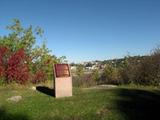 Plaque du poste de traite de Chicoutimi. Vue d'ensemble