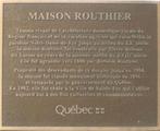 Plaque de la maison Routhier. Vue avant