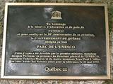 Plaque du parc de l'Unesco. Vue avant