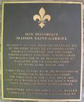 Plaque de la maison Saint-Gabriel. Vue avant