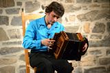 Pratique de l'accordéon diatonique à Montmagny. Le jeune Magnymontois Alexandre Boivin-Caron, nommé « Jeune artiste de l'année » lors du Canada Folk Music Award qui a eu lieu à Winnipeg en 2010.