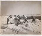 Pratique du canot à glace à Montmagny. L'équipe des frères Lachance, vers 1956.