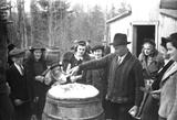 Partie de sucre à Sainte-Anne-de-La-Pocatière vers 1940.