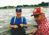 Les frères Blais, Ernest et Gérard, à la pêche à l'esturgeon / Berthier-sur-Mer - vers 1980