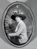 Adèle Maud Stuart, jeune fille, vers 1920