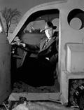 Armand Bombardier pose assis au volant d'une autoneige militaire Bombardier - mars 1943