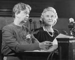 Deuxième conférence de Québec. Eleanor Roosevelt et Clementine Churchill lors d'une diffusion radiophonique pendant la deuxième conférence de Québec.