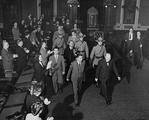 Deuxième conférence de Québec. L'Hon. Winston Churchill et l'Hon. Maurice Duplessis quittant la Chambre législative.
