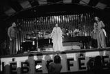 Première interprétation publique de la chanson « Gens du pays ». Gilles Vigneault, Louise Forestier et Yvon Deschamps pendant le spectacle.